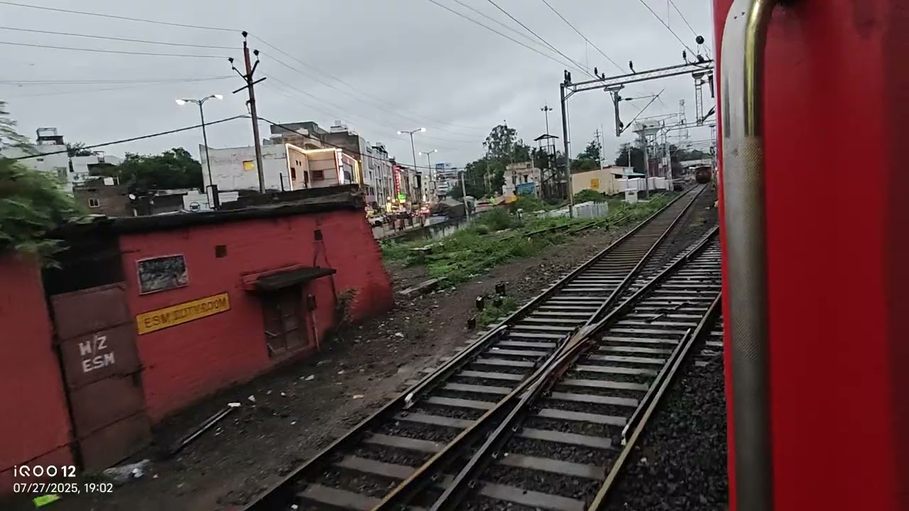 12961 AVANTIKA EXPRESS DEPARTING FROM UJJAIN JUNCTION #indianrailways #train 