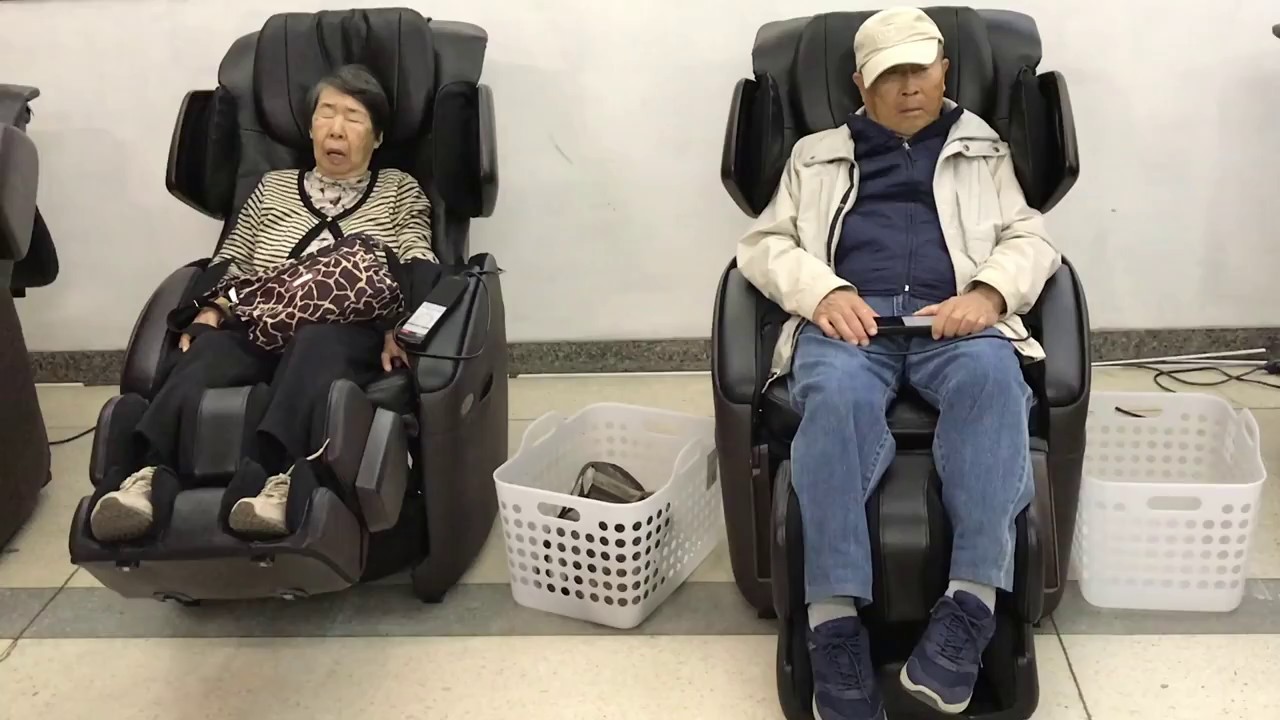 Relaxing At Atami Castle