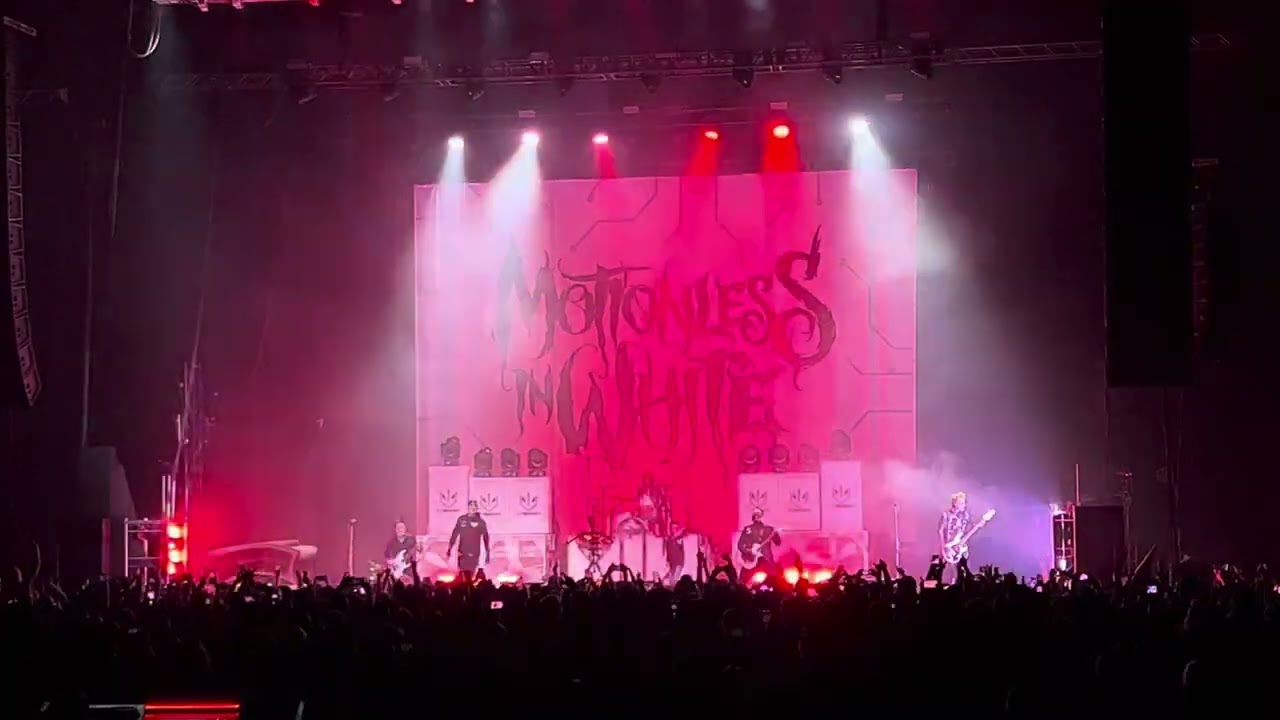 Motionless In White - Slaughterhouse (ft Kage, a little kid) live Wichita KS