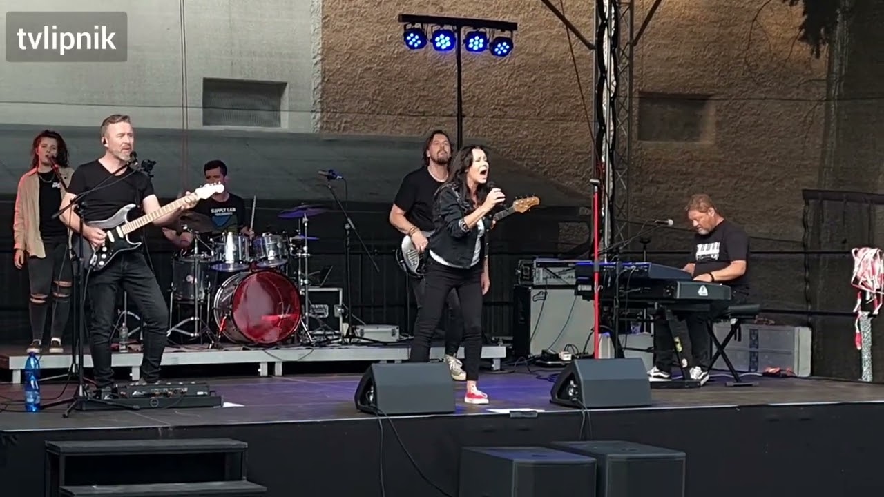 Heidi Janků a Heidiband - Letní hudební podvečery - terasa KD ECHO v Lipníku nad Bečvou - 7.7.2022