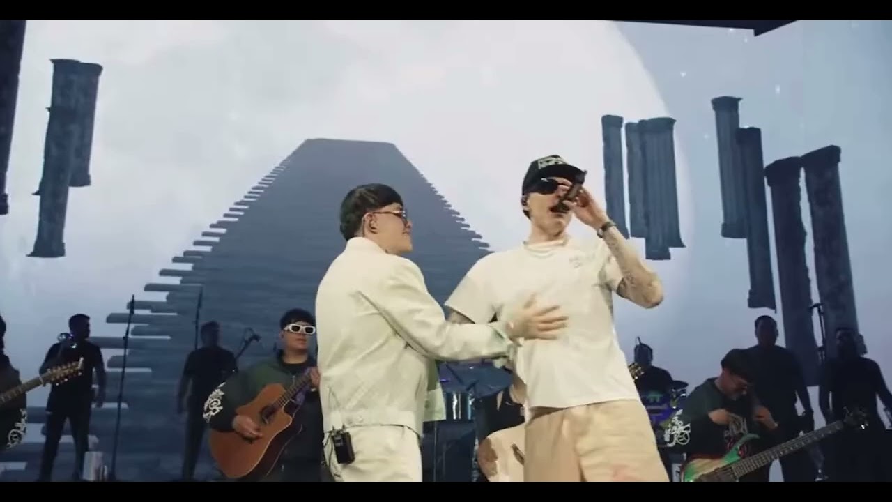 Luna - pes&oacute; pluma & junior h en (vivo coachella)