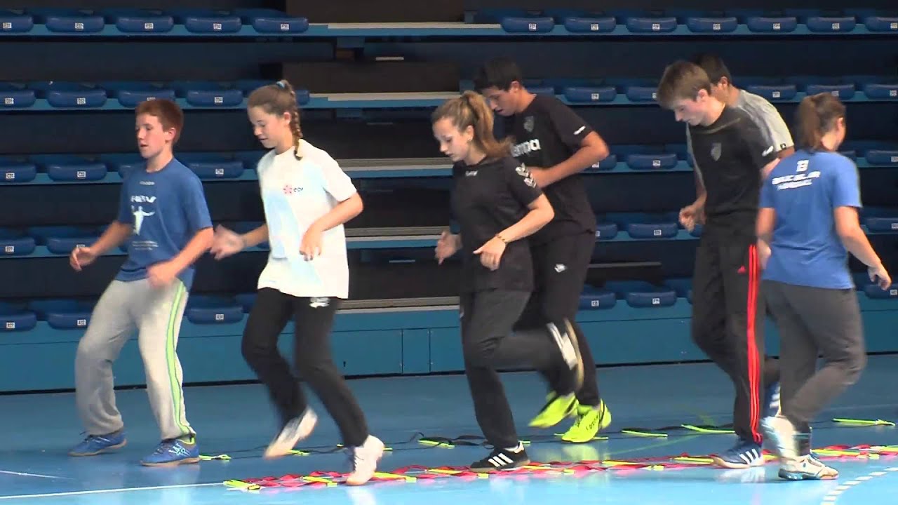 Valérie Nicolas et Daouda Karaboué   Les gardiens de but au handball et la mixité