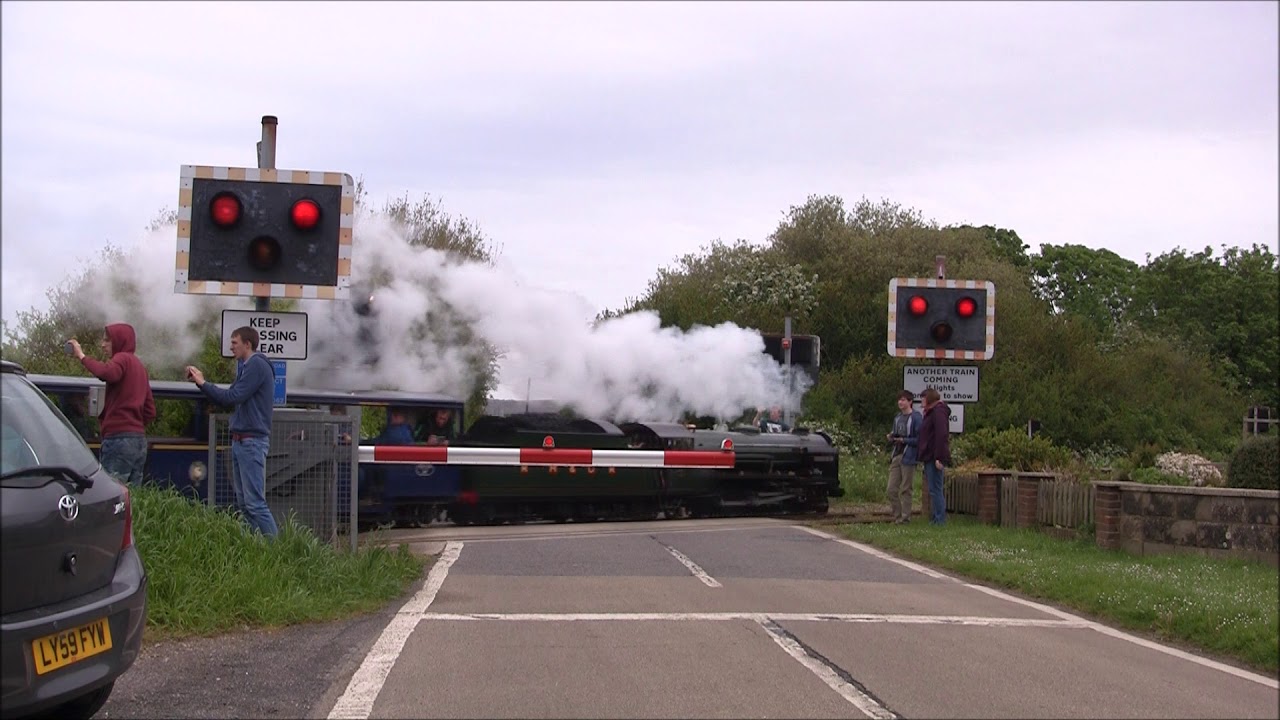 *PARALLEL RUN* (DOUBLE STAY) Burmarsh Road Level Crossing (Kent) (13.05.18)