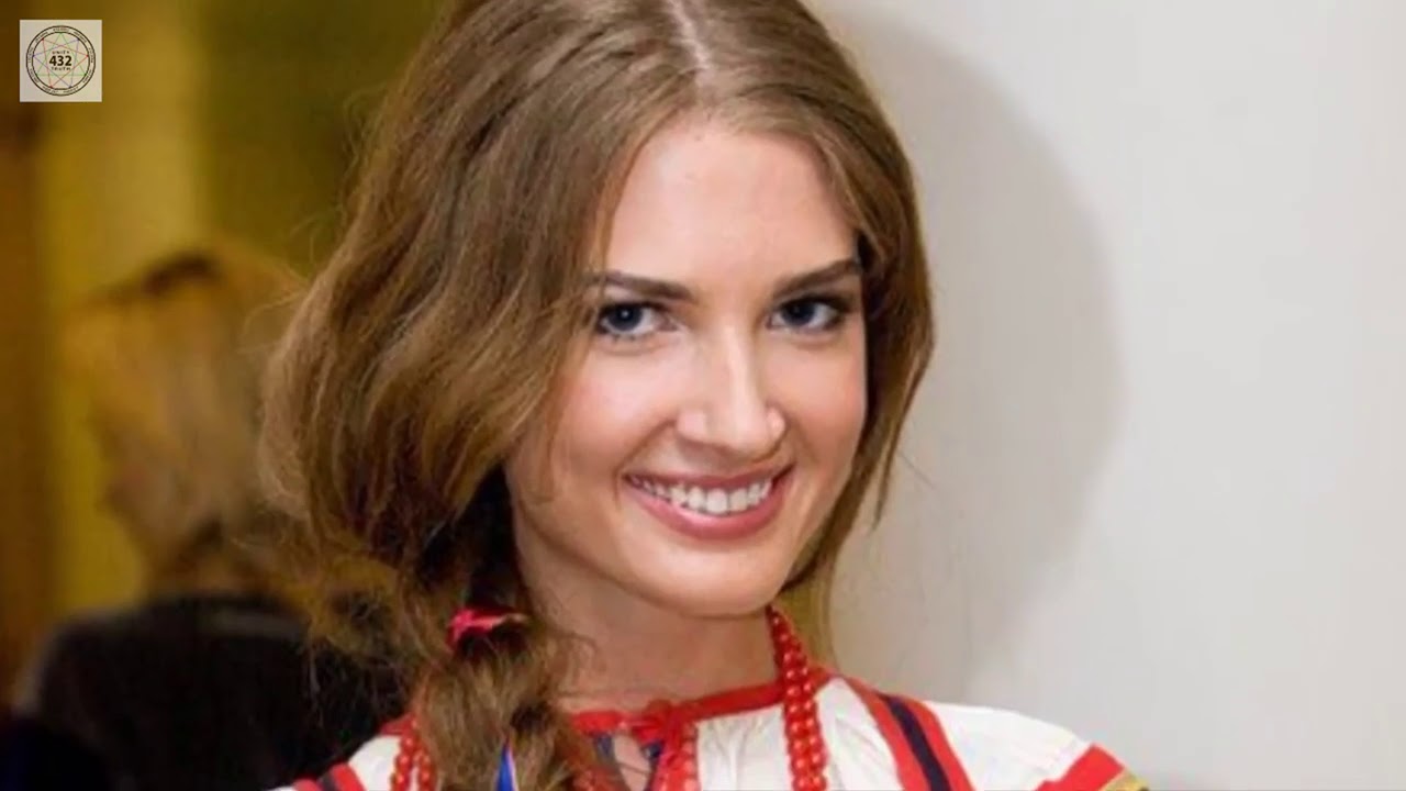 Славянские красавицы и  их национальные костюмы