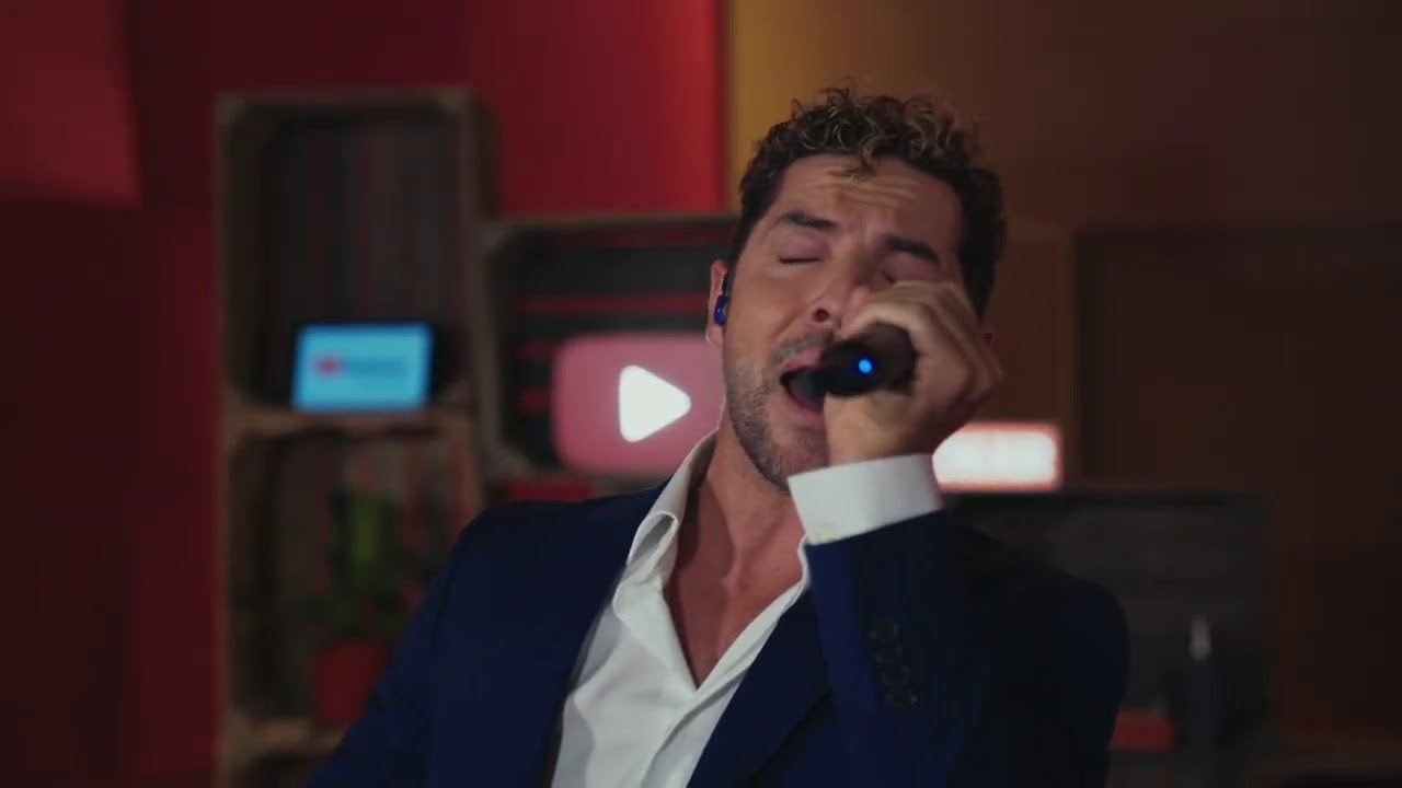 David Bisbal. Entrega del Botón de oro de Youtube y actuación 'Si tú la quieres'.