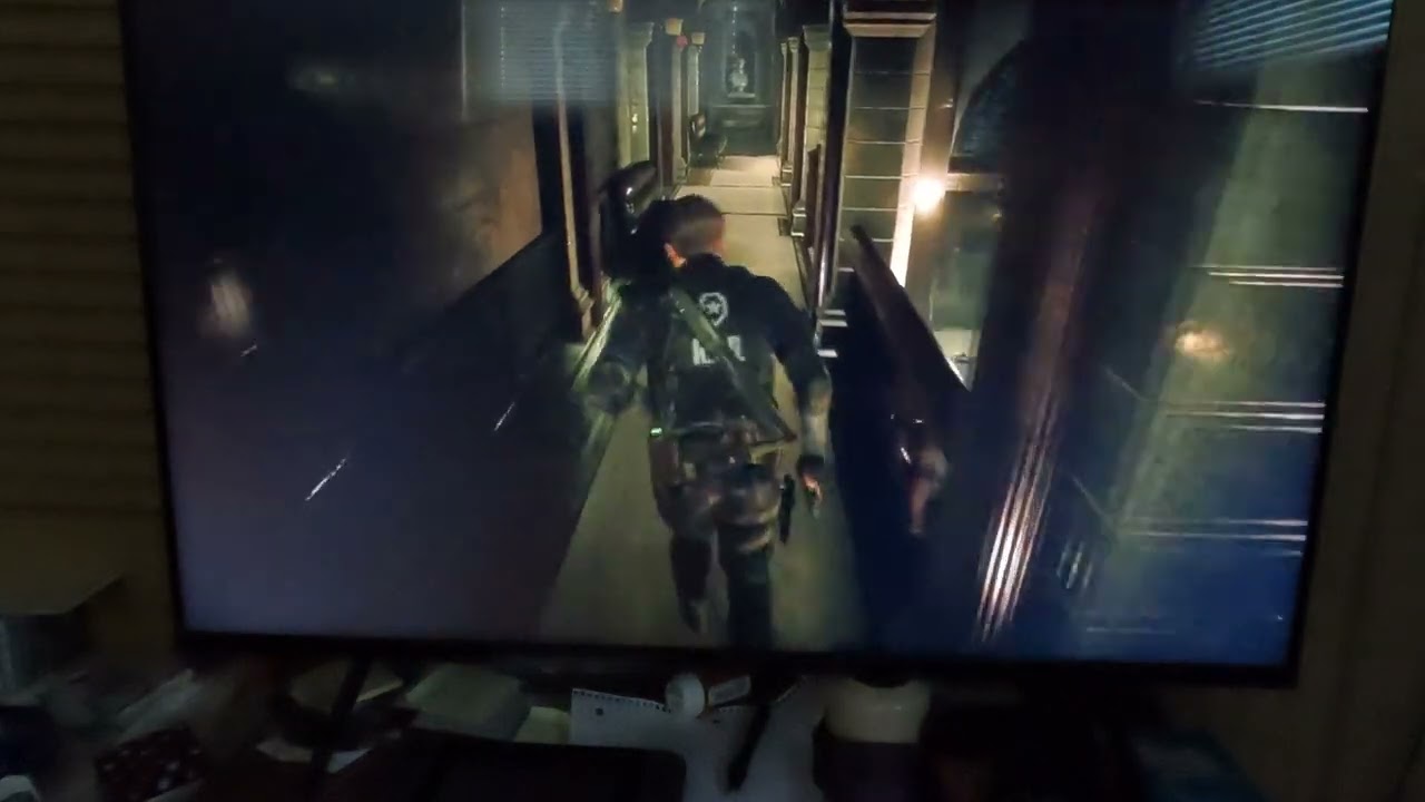 70 yr old man plays Re 2 remake pt [5?]