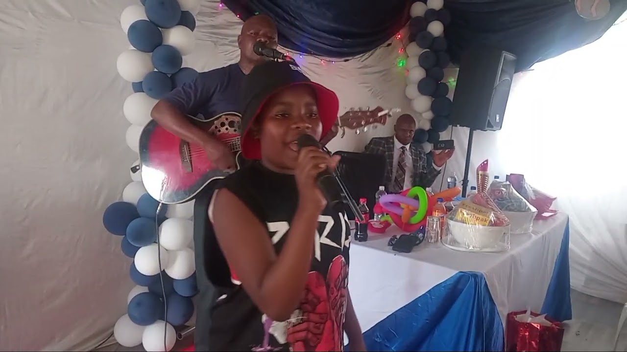 Esin Zulu achiimba 