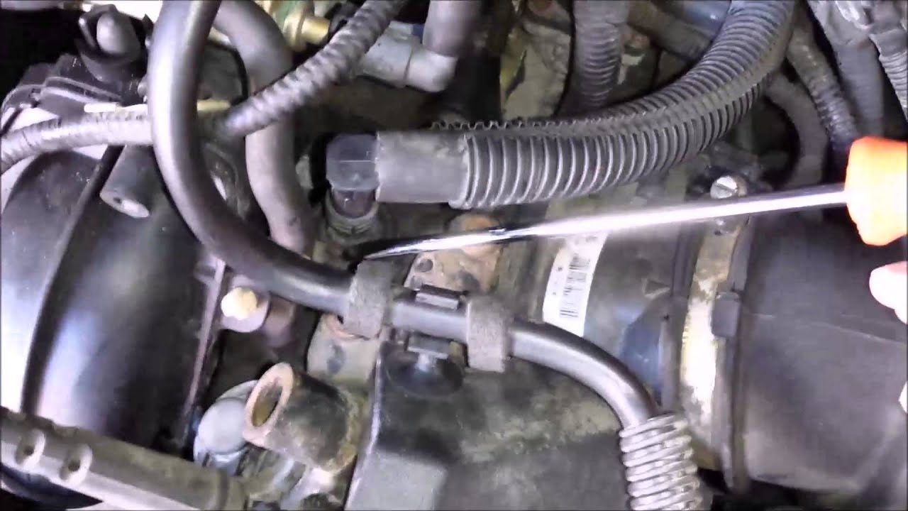 Ford focus 2005 - PCV hose change - Duratec engine