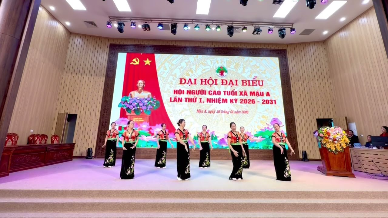 HOA NÚI  nhóm dân vũ thôn gốc đa 