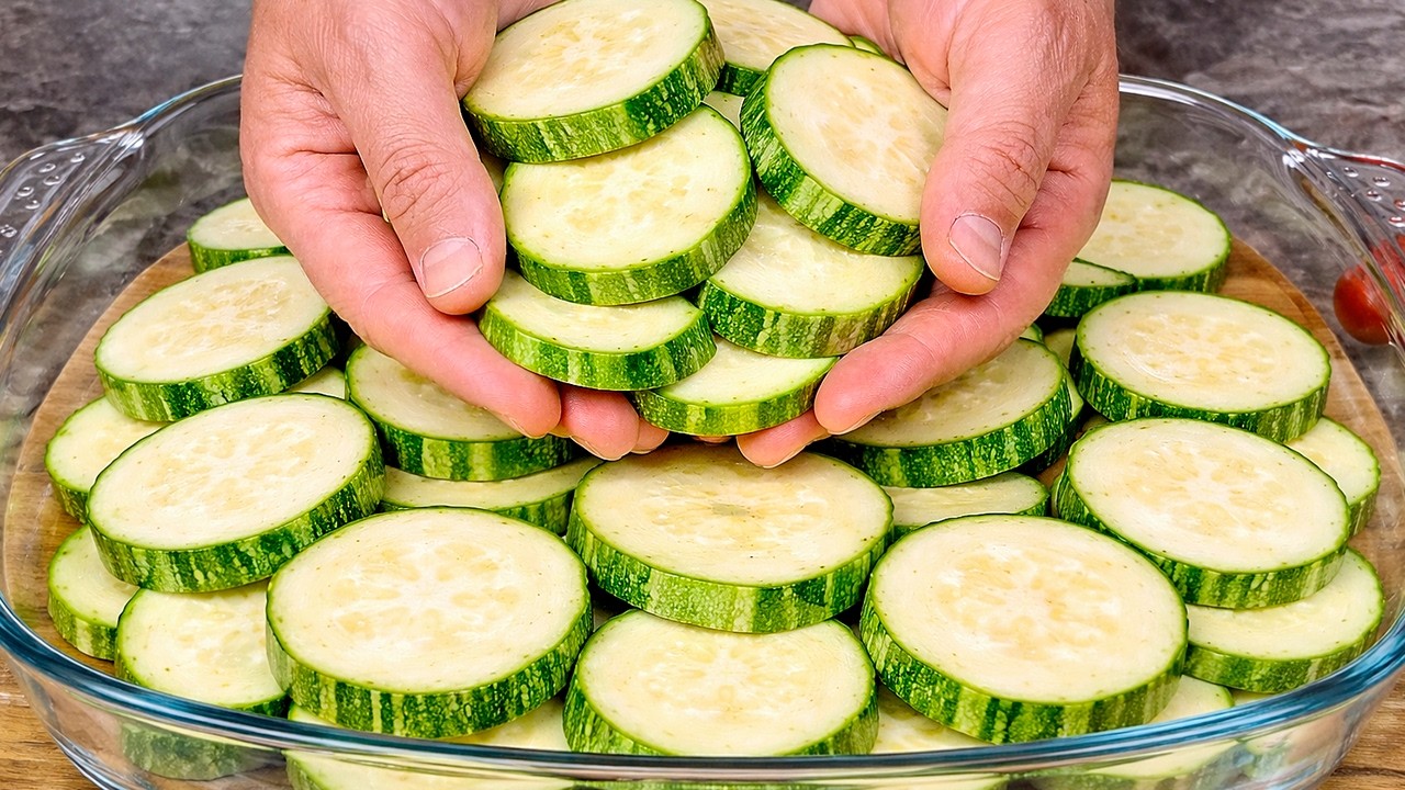 Самый вкусный рецепт из цукини! Я их готовлю каждые выходные! Очень просто и быстро!