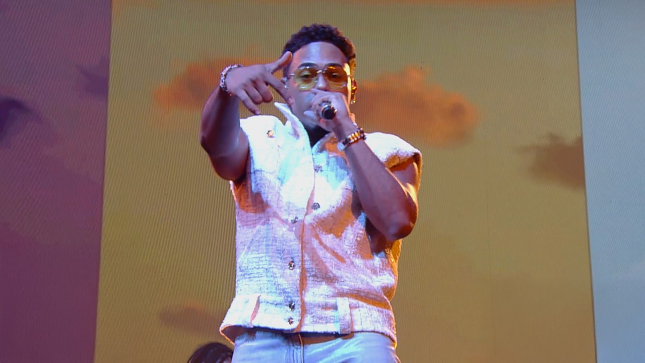 Myke Towers - Premios Juventud 2025 (Live Performance)
