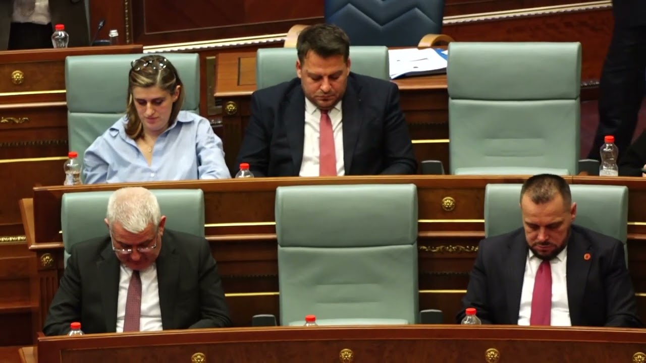 Të pranishëm vetëm 66 deputetë, megjithatë fillojnë përgatitjet për të votuar për presidentin/en