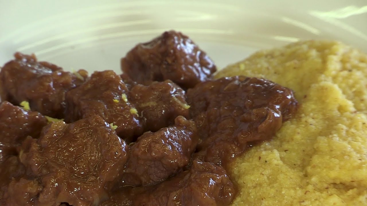 GULASCH DI MANZO - Video Ricetta - Grigio Chef