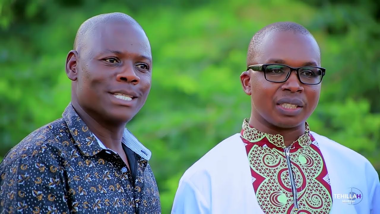 WAKISHIKILIZA: GARISSA CHURCH CHOIR.