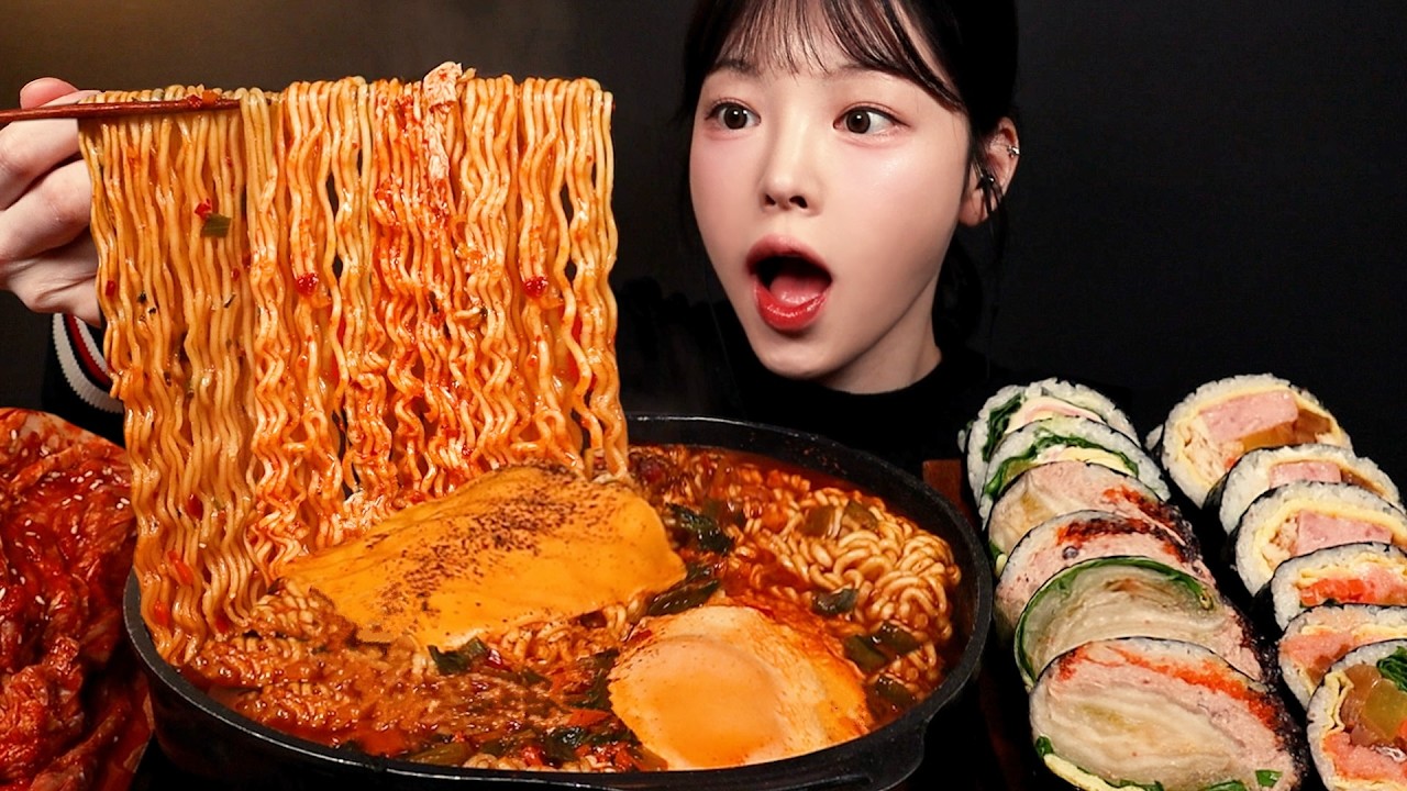 SUB)자극끝판왕🔥열라면에 체다치즈 후추 뿌려서 먹방! 스팸 묵참김밥까지 분식 꿀조합 Spicy Ramyeon & Gimbap Mukbang Asmr
