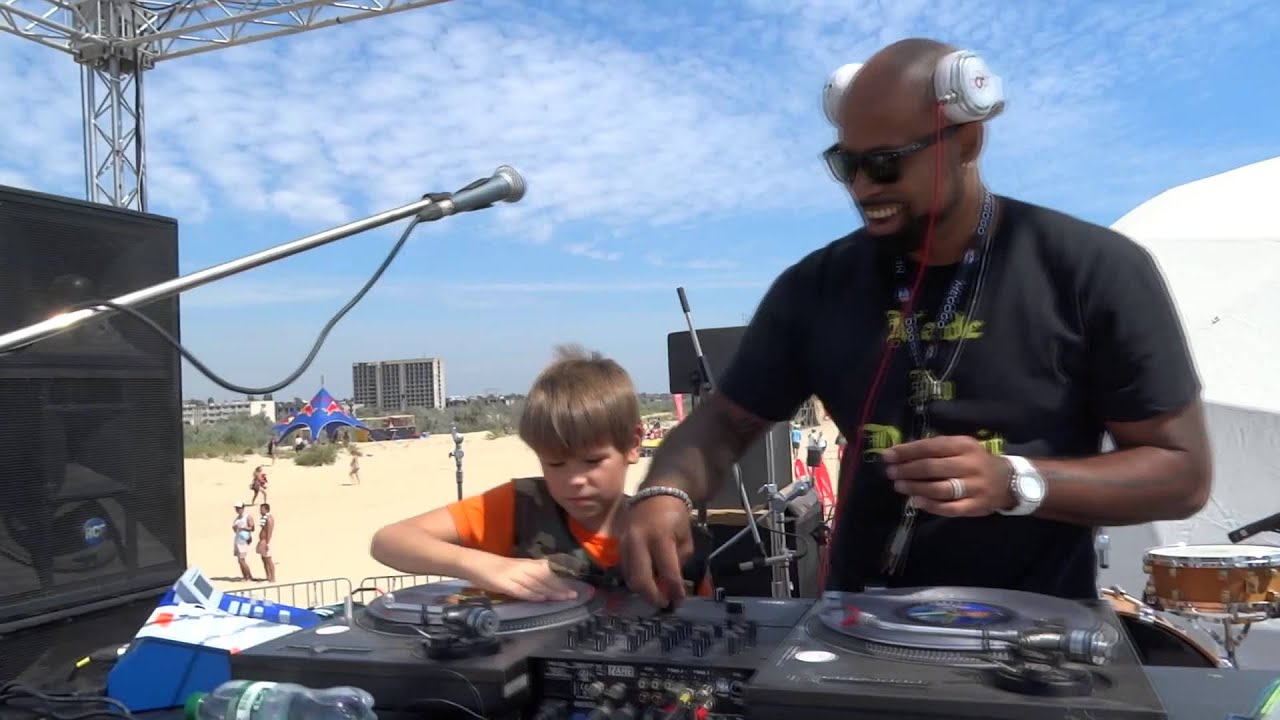 Dj INVISIBLE & Dj San4es