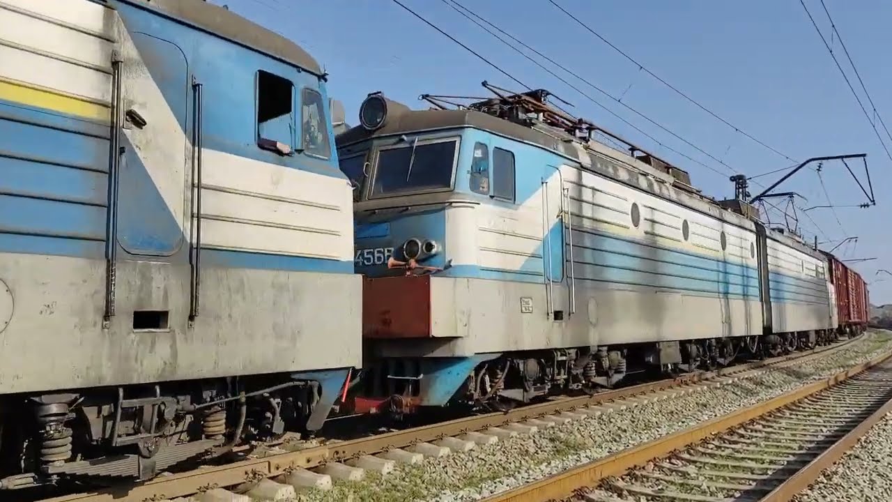 Электровоз ВЛ11м268 с ВЛ11м456 поднимаются с грузовым на станцию Хырдалан