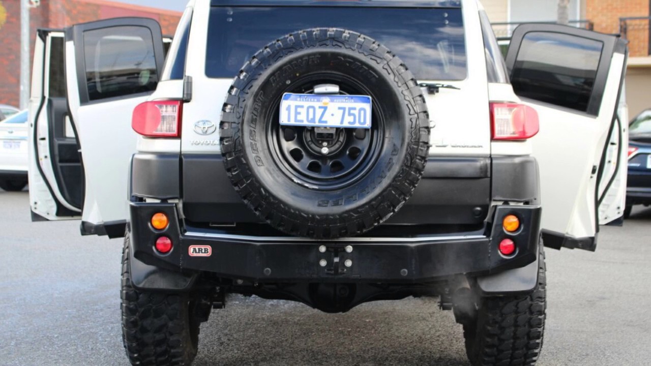 2012 Toyota FJ Cruiser GSJ15R French Vanilla 5 Speed Automatic Wagon