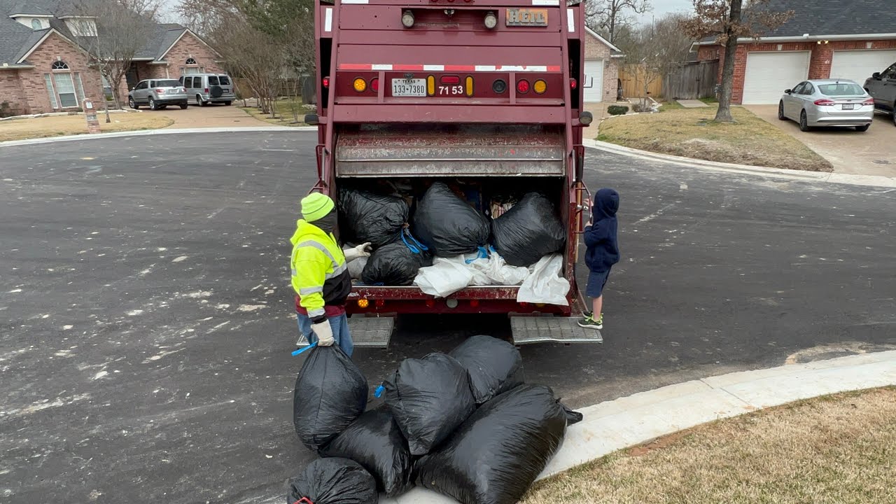 FULL Garbage Truck FRIDAY! WE FILL THE GARBAGE TRUCK!!!