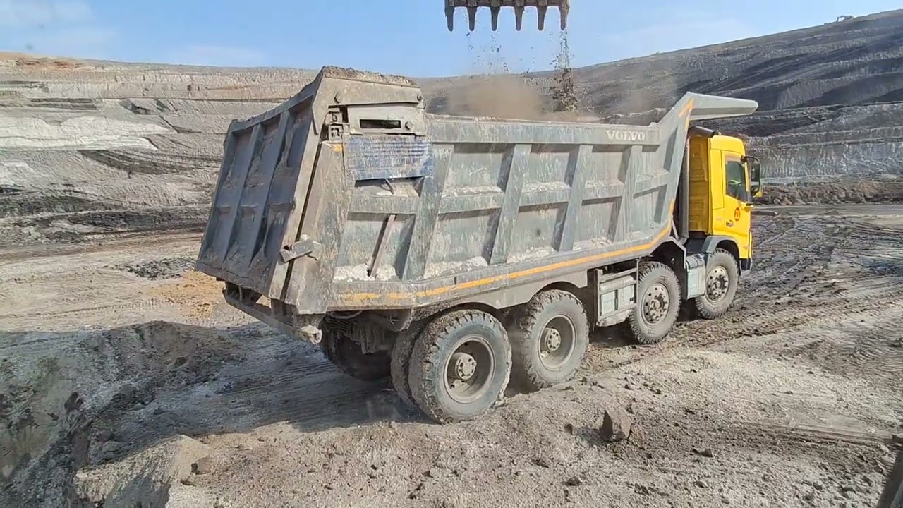 एक्सकैवेटर मशीन से 150 सौ फीट नीचे रेती लोडिंग वोल्वो डंपर excavator machine Volvo 