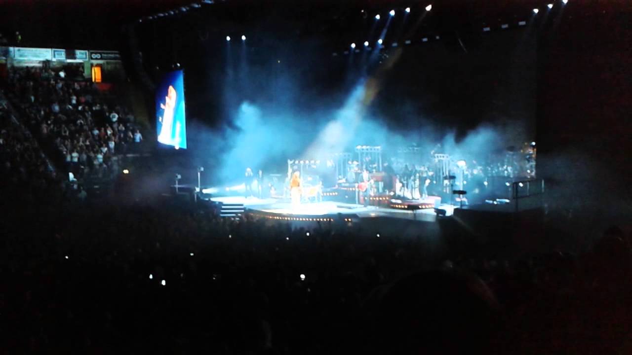 Delilah - Florence & The Machine @ Manchester Arena 18.9.15