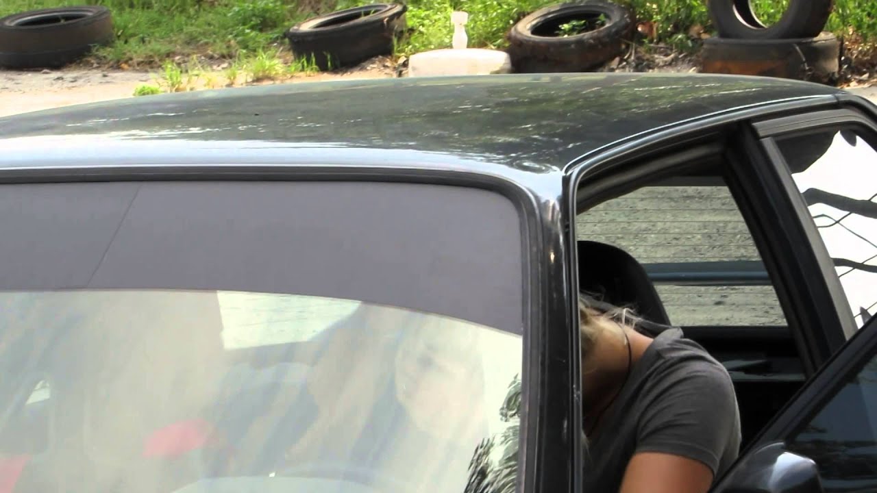 BMW E30 girl drifting