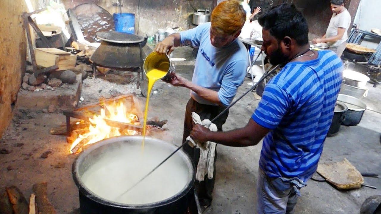 Kashmiri Angoori Rabadi Malai | Street Food