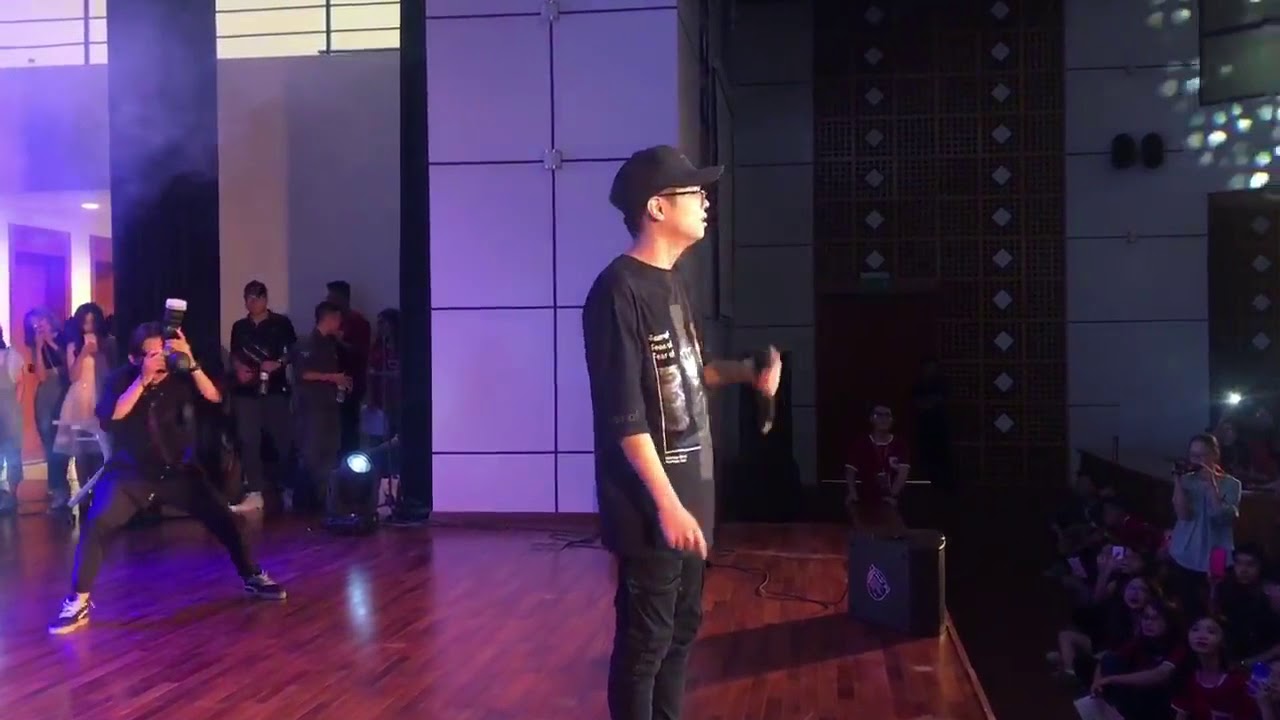 Xin em- B&ugrave;i Anh Tuấn Live (Đại học Kinh Tế Quốc D&acirc;n)