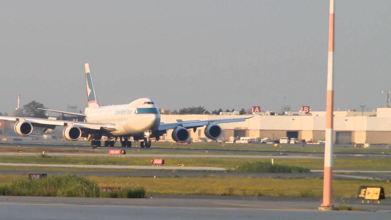 Cathay Pacific Cargo 747-8F B-LJG Landing Rwy 23 at CYYZ