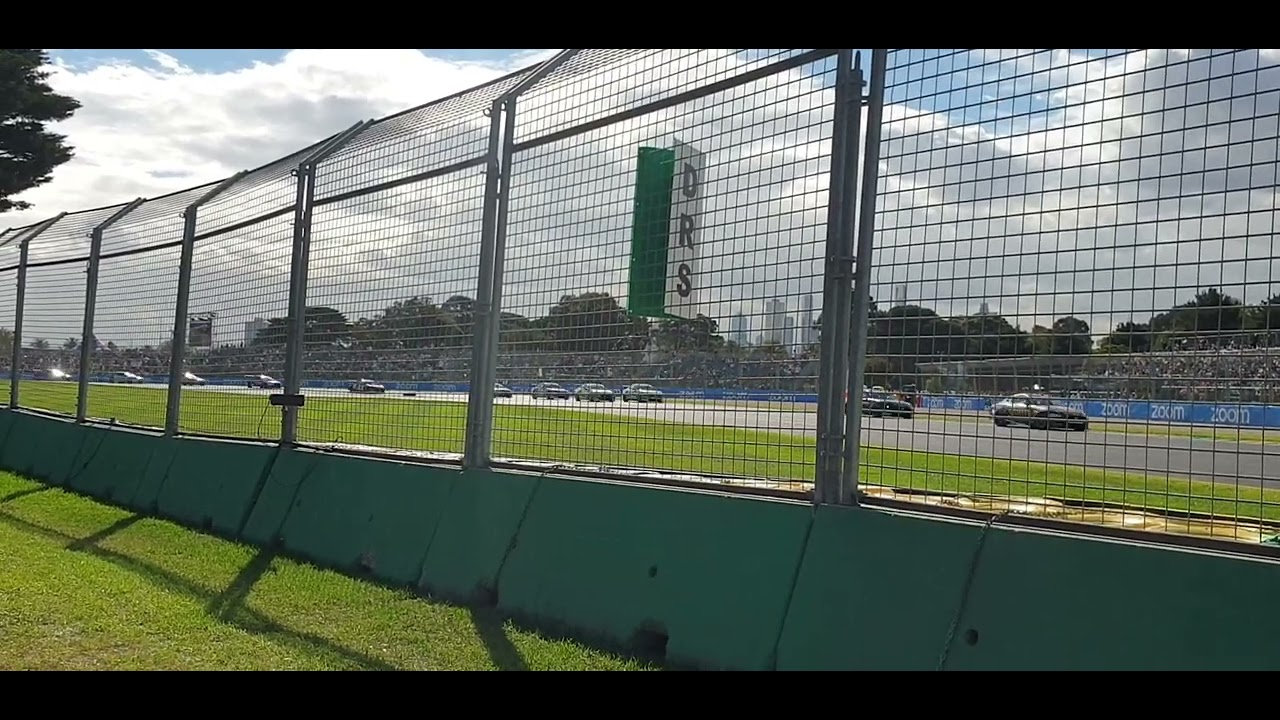 Supercars Race 1, Turn 10 @ 2022 Australian F1 GP.