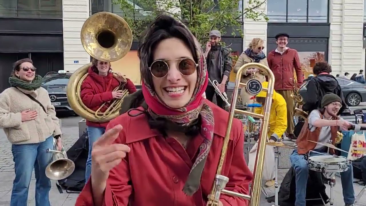 Fanfare Les Zôtres au Pont Neuf.