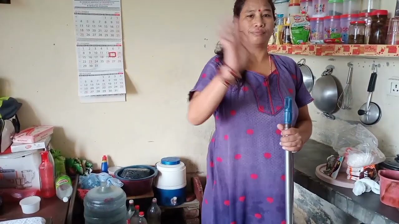 क्या आपका फर्श बहुत ही गंदा है । तो इस तरीके से करिए सफाई । फर्श सफाई ब्लॉक।