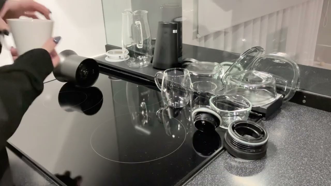 家事動画　cleaning the room