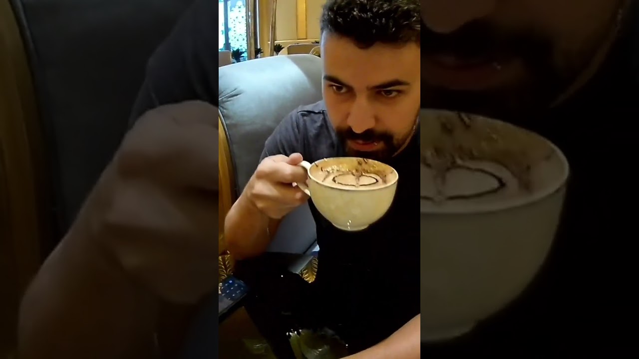 Cappuccino com ouro! J&aacute; experimentou? #cappuccino #emiratespalace #ouro #cappuccinodeouro