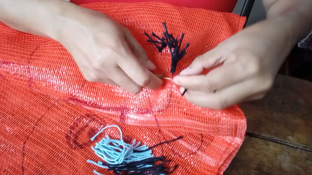 Início barbante no saco de cebola