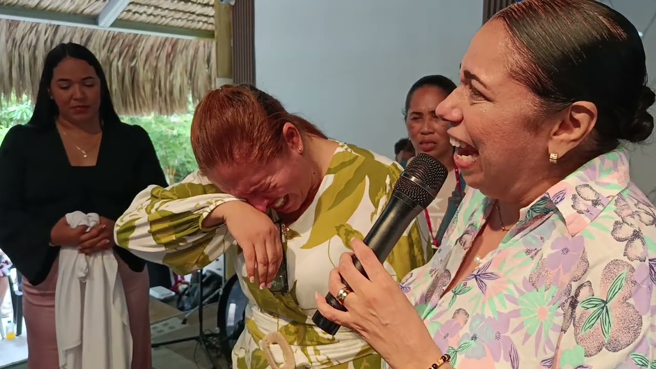 Oración con las pastoras en el congreso de damas Gerizim Sincelejo 