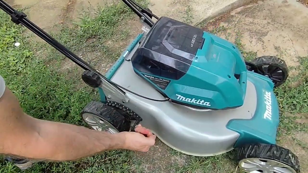 Fűnyíró : Makita DLM463Z