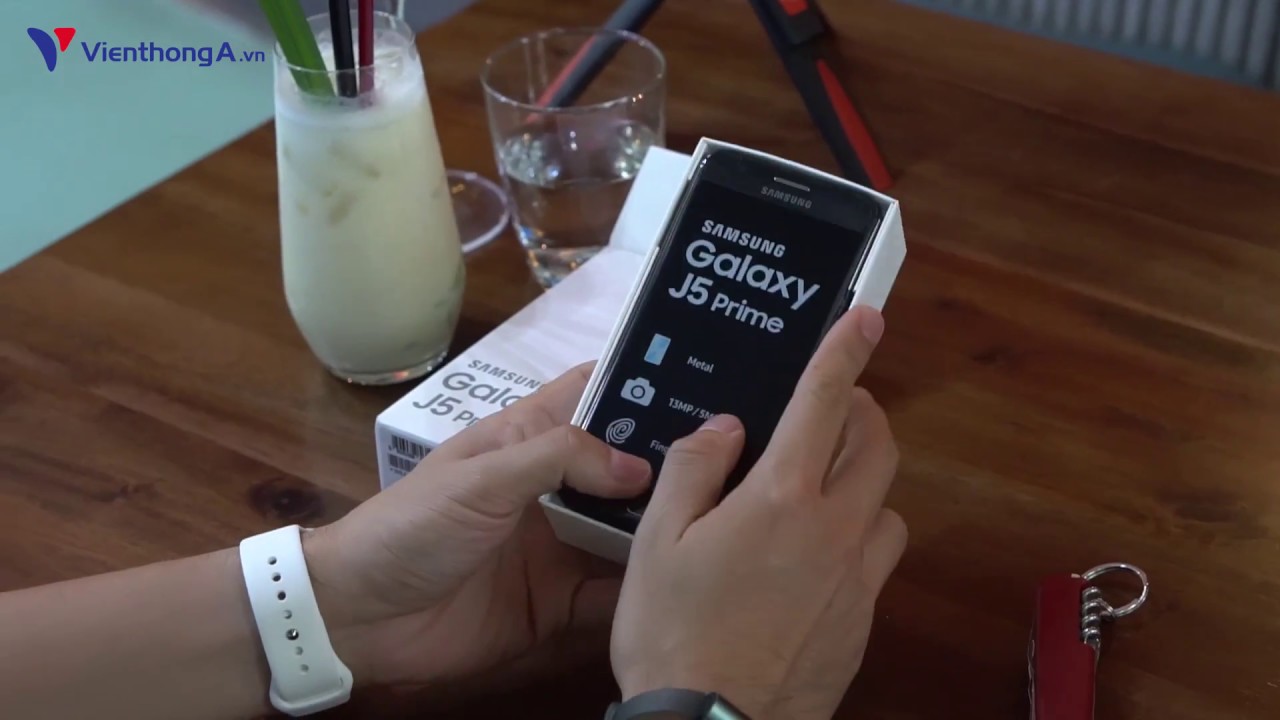 Đập hộp Samsung Galaxy J5 Prime: Đối thủ lớn trong tầm giá 5 triệu đồng