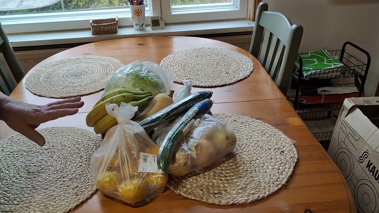 Ruokaostosten esittelyä, kokkailuja ja muita arkisia touhuja n. puolentoista viikon ajalta.