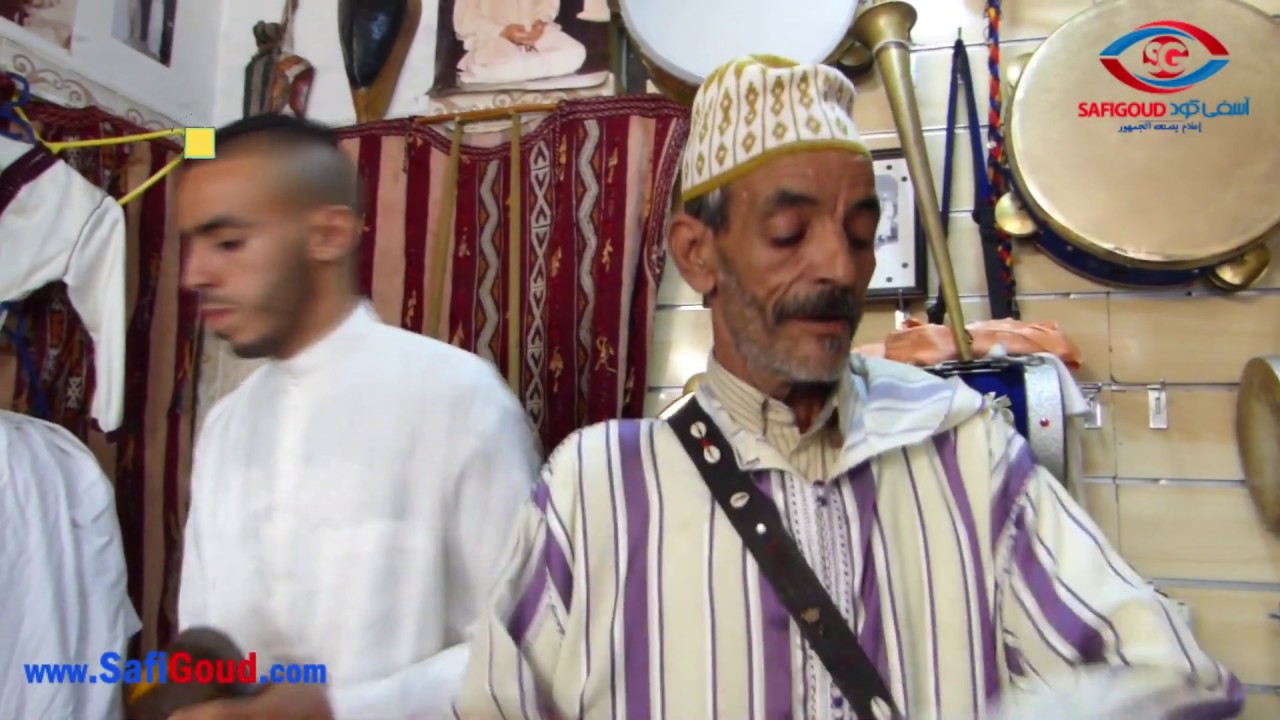 أشهر عازف على الة الكَانكَة بآسفي يحكي عن صنعة الطبل وكَناوة وساحة بوذهب