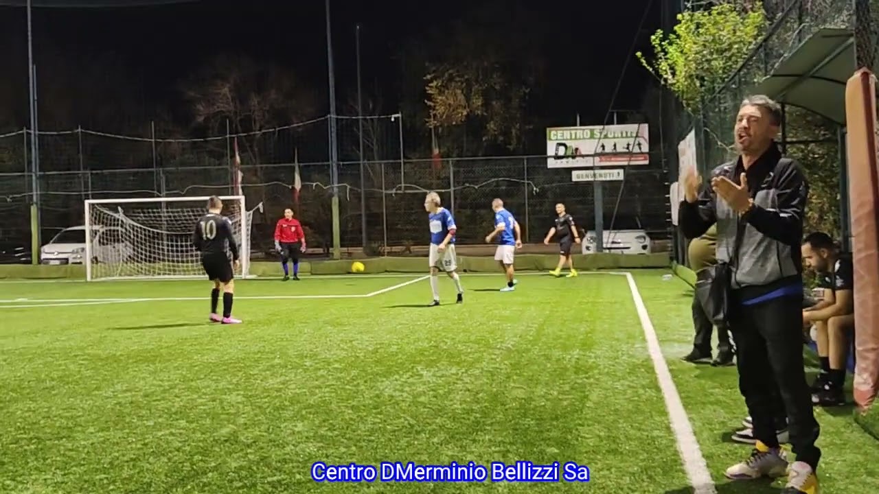 Mister Vincenzo Ferrante - calcioa8 - football - soccer - Italia - virale - amatoriale - campionato