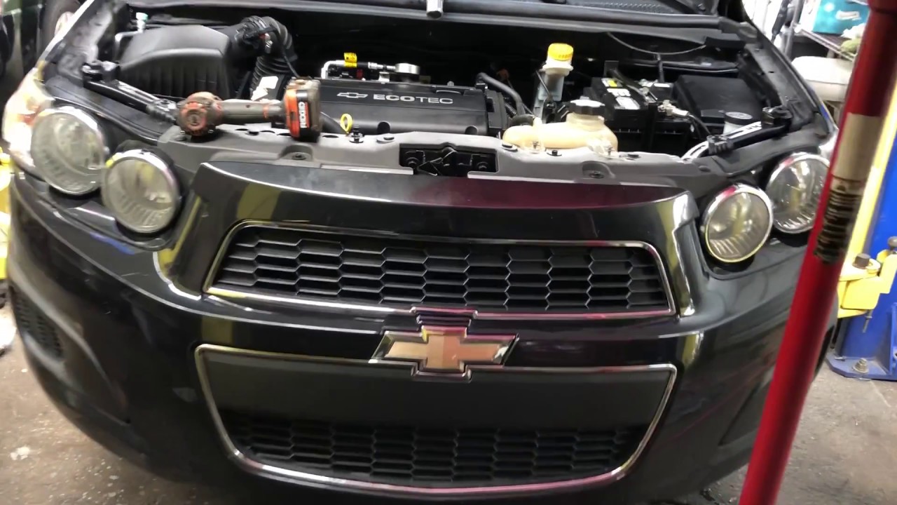 Снятие корпуса термостата Chevrolet Sonic 2013 года