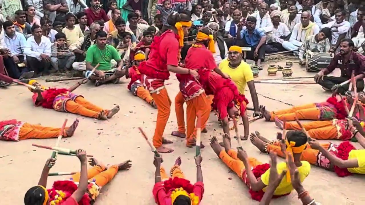 बुंदेलखंडी दिवारी // लड़कियों द्वारा सुंदर प्रस्तुति // भुराने पुरवा बबेरू, बाँदा   #bundeli #diwari