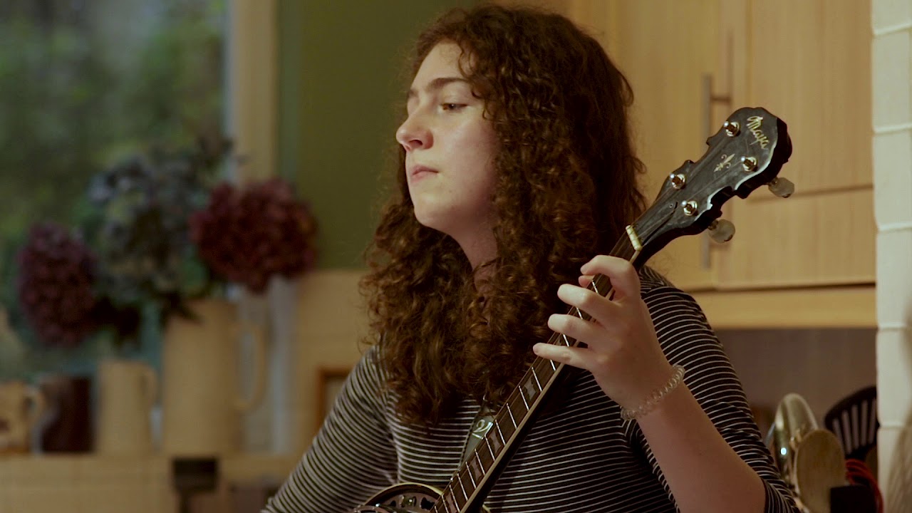 Si Bheag Si Mhor by Maeve McGovern and Orla Felcey