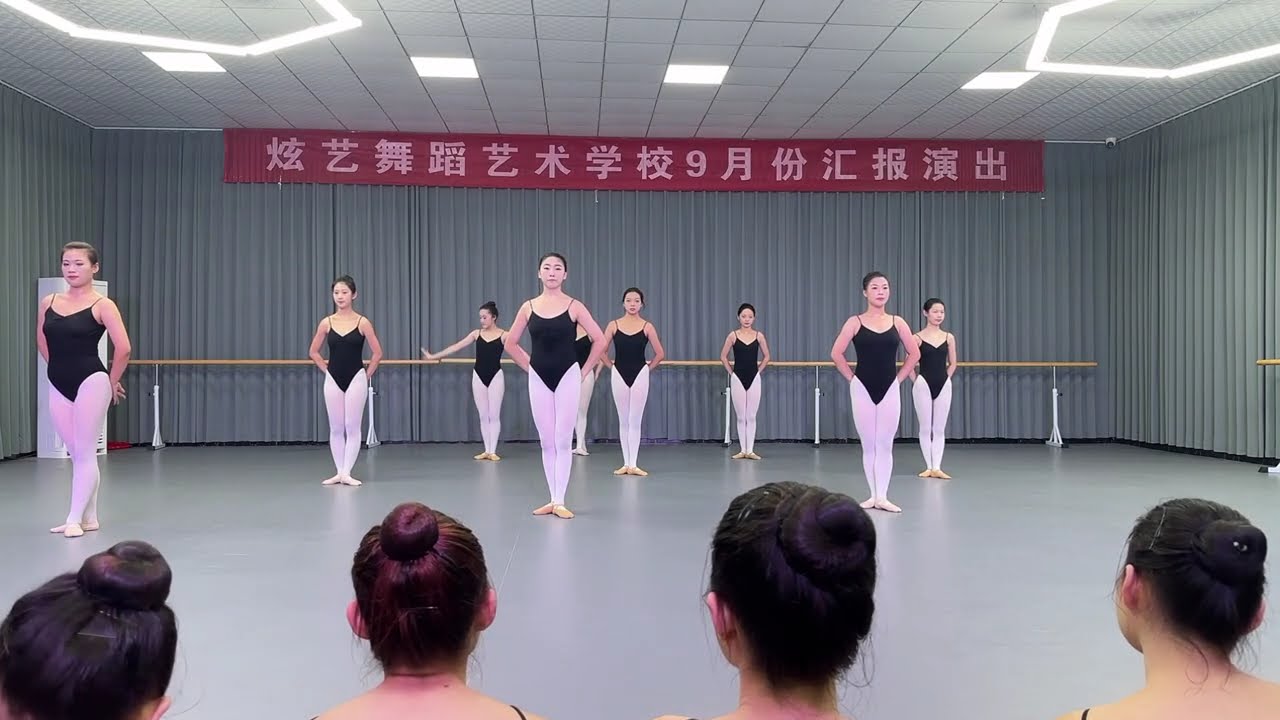 No.72 Dance Girl class Flexibility training