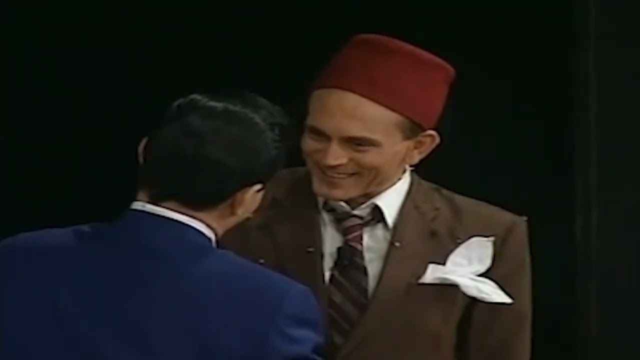 الضحك اللي من القلب علي محمد صبحي وهو قاعد بيتفرج علي مراتة وهي بتمثل وهو غيران عليها