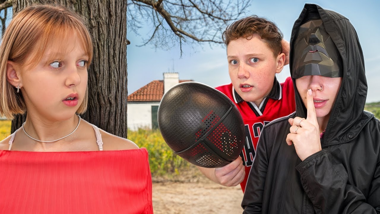 Leleplezzük a NÉPSZERŰ JÁTÉK szervezőjét! Ki az a nő, aki Amelka házában száll meg? Vicces videók