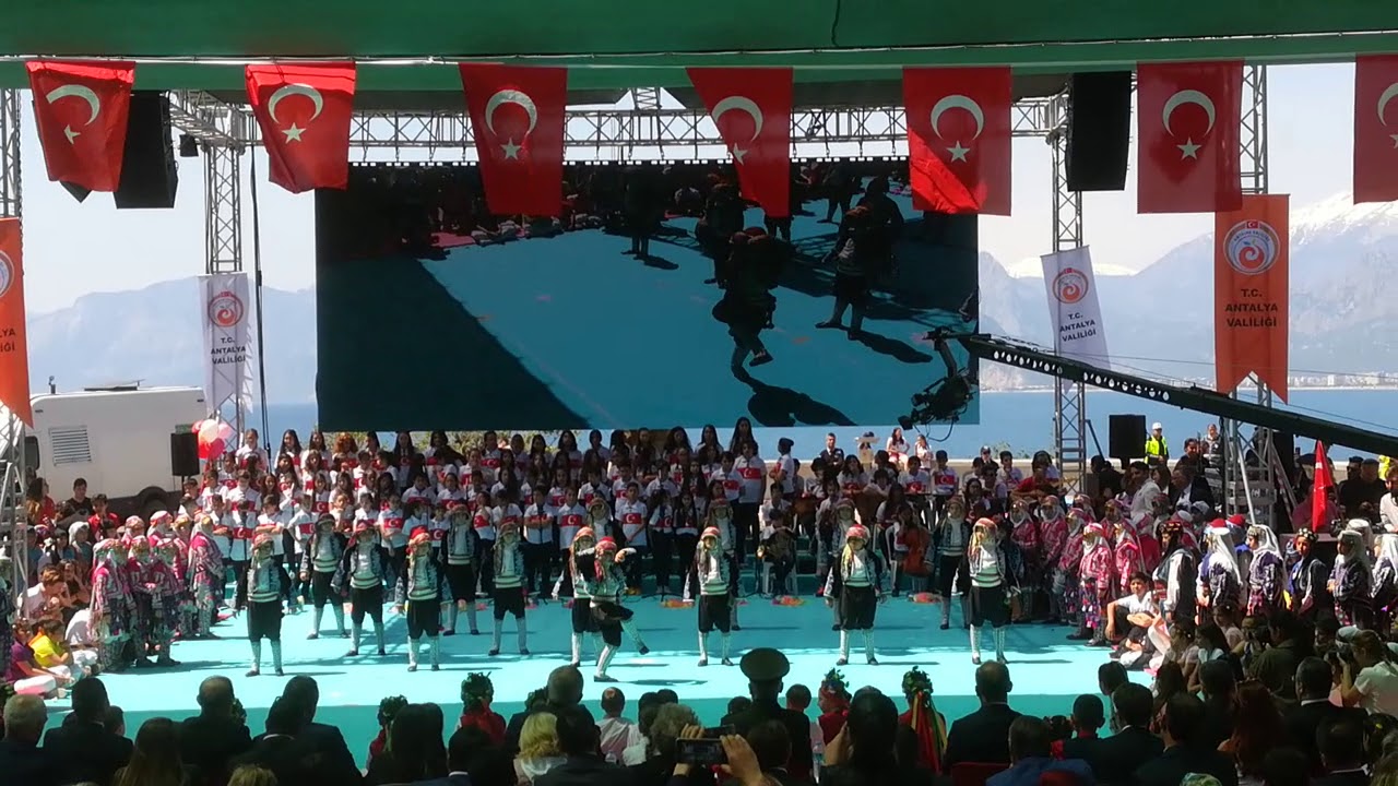 23 Nisan kutlamaları Halkoyunları Gösterisi 2019