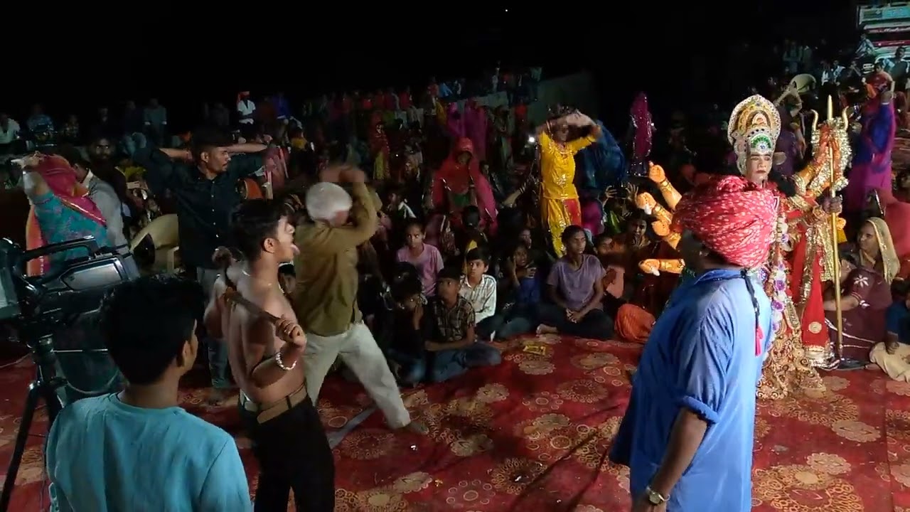 गायक कमलेश  मेनारिया भजन संध्या गांव बोरों वाली मादड़ी में श्री भेरुनाथ जी