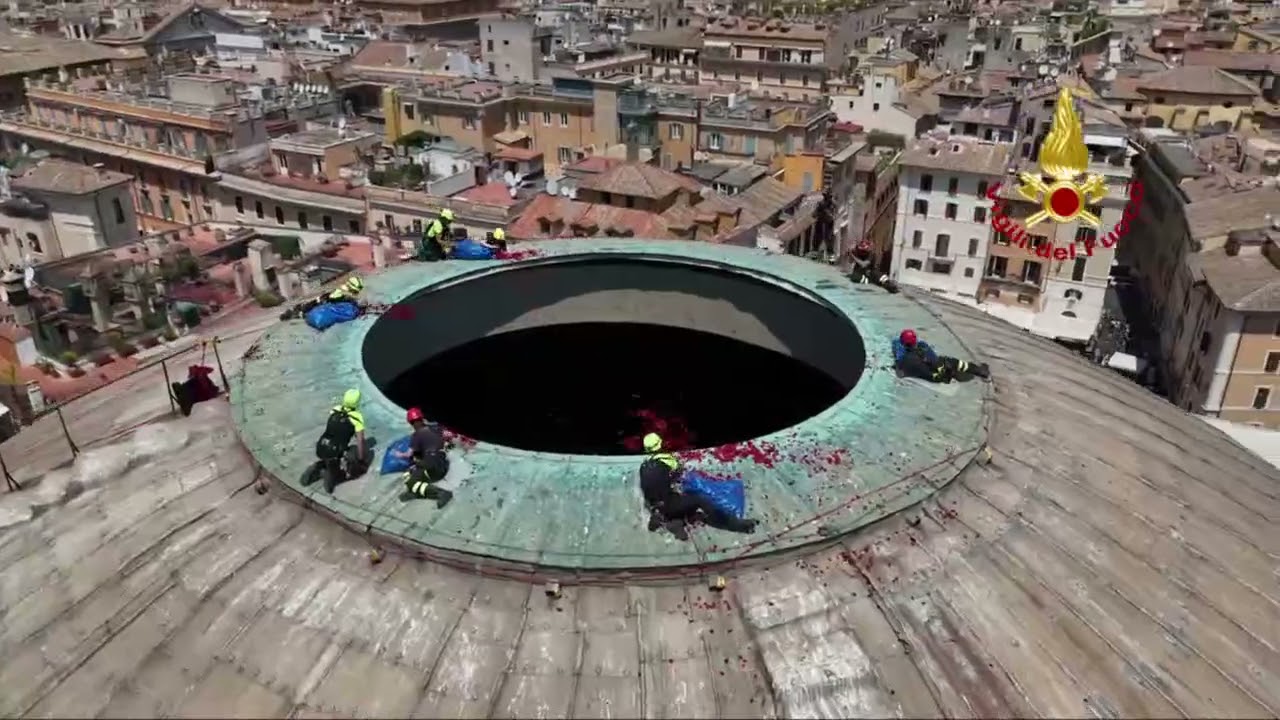 Pantheon: pioggia di petali per la Pentecoste 2025